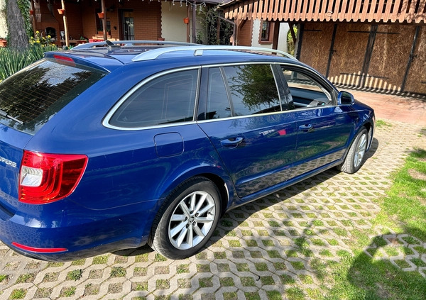 Skoda Superb cena 40500 przebieg: 300000, rok produkcji 2015 z Sochaczew małe 106